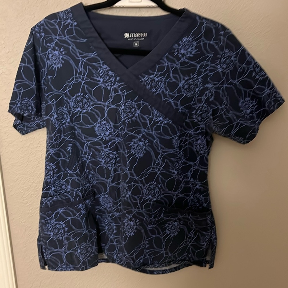 Maven women’s scrub top